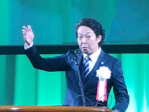 新報酬プランについて説明する濱松圭ＧＭ